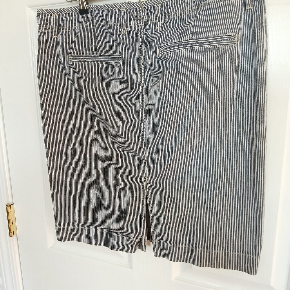 GAP Navy and White Striped Pencil Skirt Denim Coastal Grandma Beach Casual Prep - Picture 4 of 7